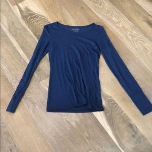 Maurice’s navy blue long sleeve T-shirt